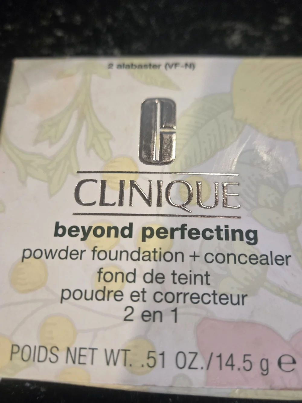 Clinique Beyond Perfecting Powder Foundation + Concealer - Alabaster